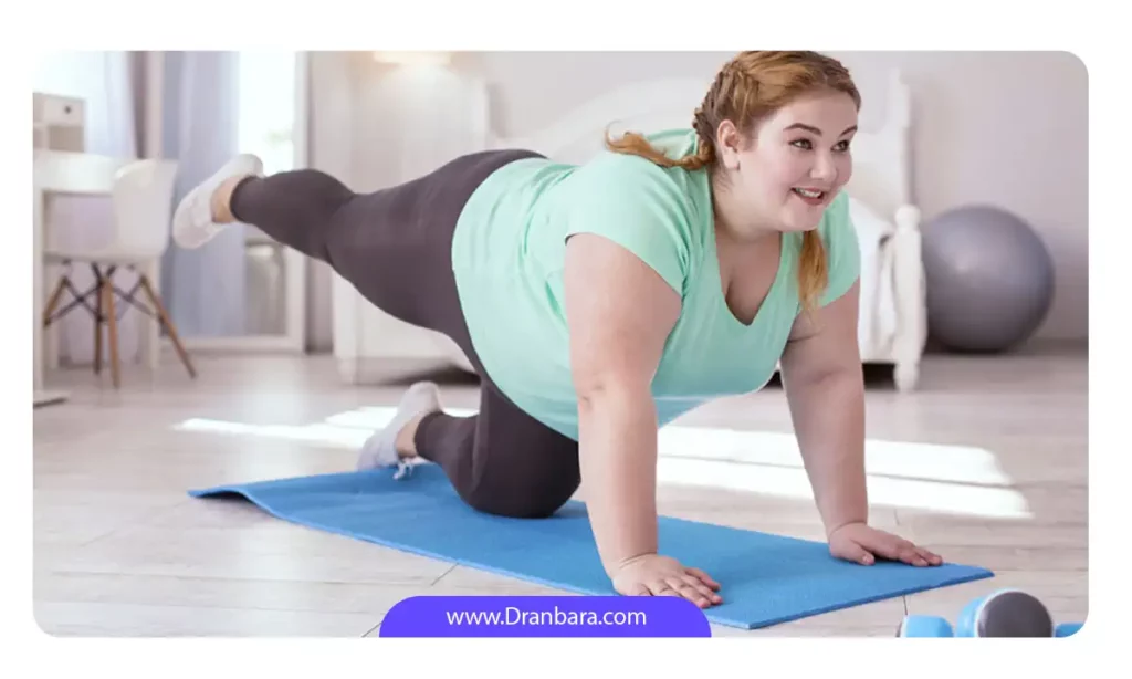خانمی که در حال ورزش کردن به هدف لاغری است